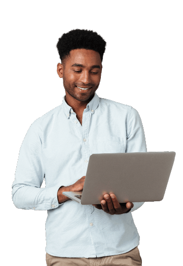 Tpaga App - Chico usando su teléfono celular para contactar al soporte de Tpaga.